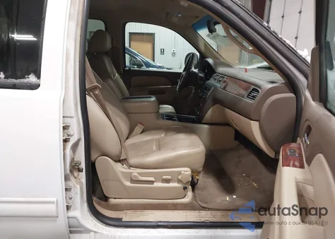 2010 Chevrolet Tahoe Lt z USA, uszkodzony, nr VIN 1GNUKBE09AR242774